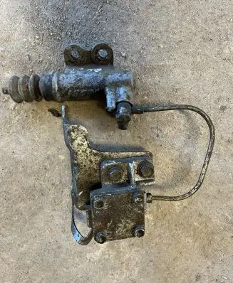 Mitsubishi L200 Clutch slave cylinder 