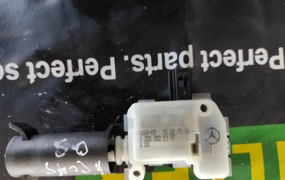 Mercedes-Benz A W169 Central locking motor A2038201997