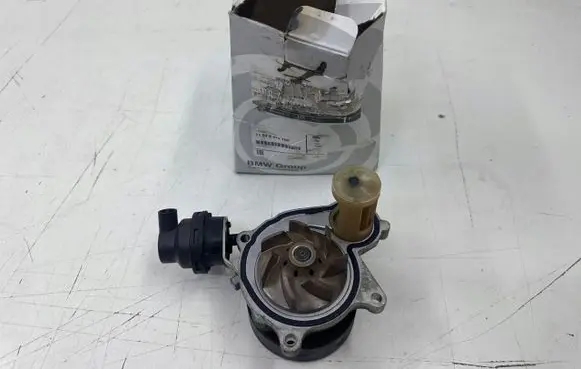 Mini Cooper Countryman F60 Water pump 8472109 11518472109