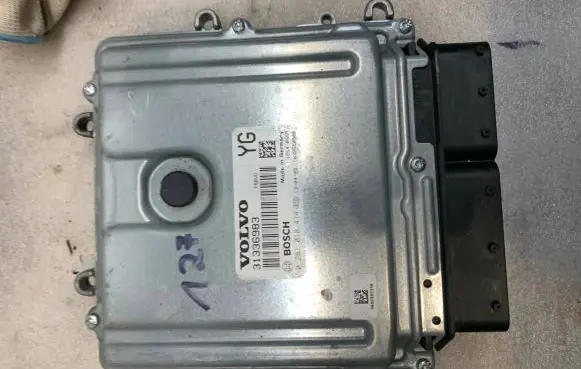 Volvo V40 Engine control unit/module 31336983 0281018414