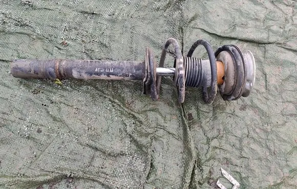 BMW 5 E39 Front shock absorber with coil spring 31311093644
