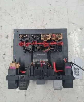 Volkswagen PASSAT B6 Fuse box set 3C0937049L