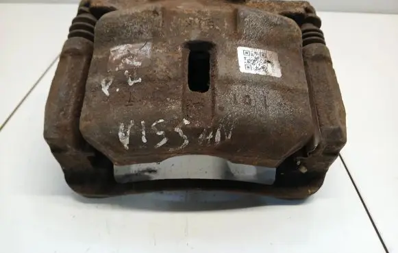 Nissan X-Trail T31 Front brake caliper P0028688