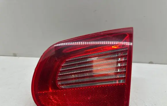 Volkswagen Eos Tailgate rear/tail lights 1Q0945094