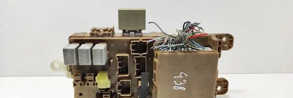Toyota Corolla E120 E130 Fuse module