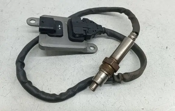 Mercedes-Benz C W205 Lambda probe sensor A0009053606 5WK96682F 0009053606