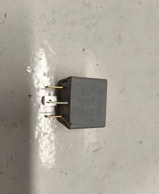 Volkswagen PASSAT B6 Other relay 141951253B
