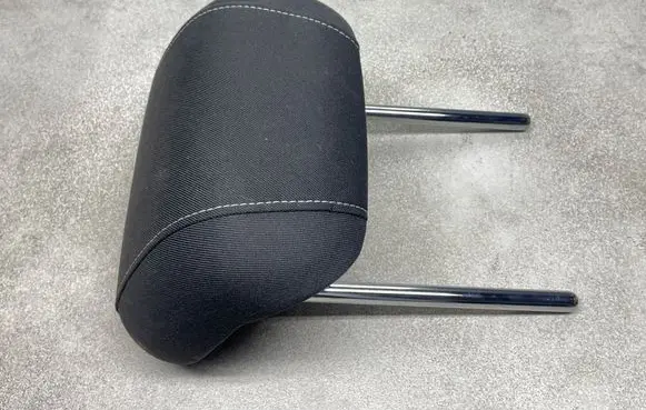 Opel Astra J Rear seat headrest 