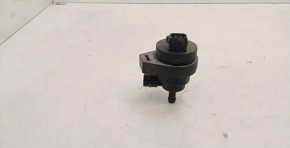 BMW 5 E39 Fuel tank valve 1748875