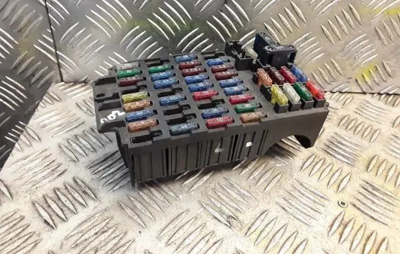 Mercedes-Benz C W202 Fuse box set 2085450140 A2085450140