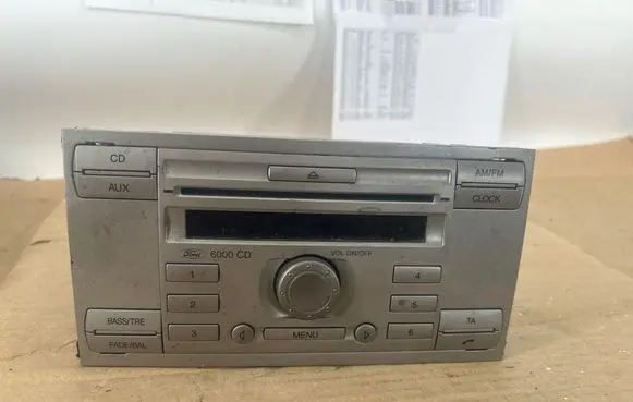 Ford Kuga I Radio/CD/DVD/GPS head unit 10R023539 8V4T18C815AE E11023539