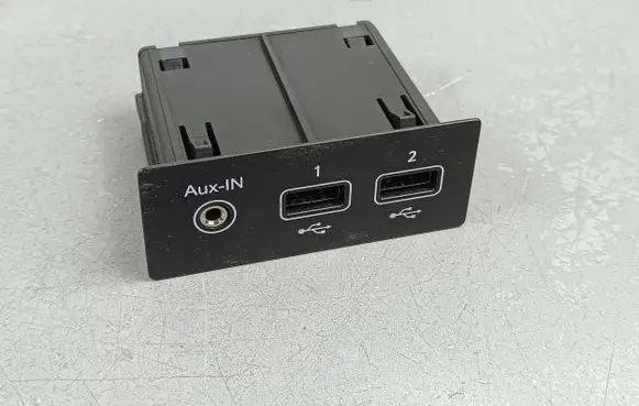 Renault Arkana USB socket connector 280231553R