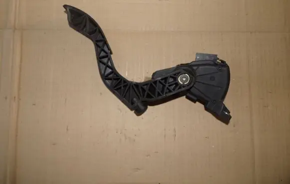 Volkswagen PASSAT B5.5 Accelerator throttle pedal 8D1723523M