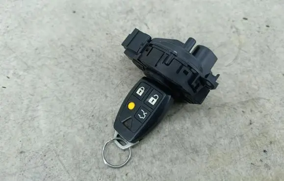 Volvo V50 Ignition lock 30737155