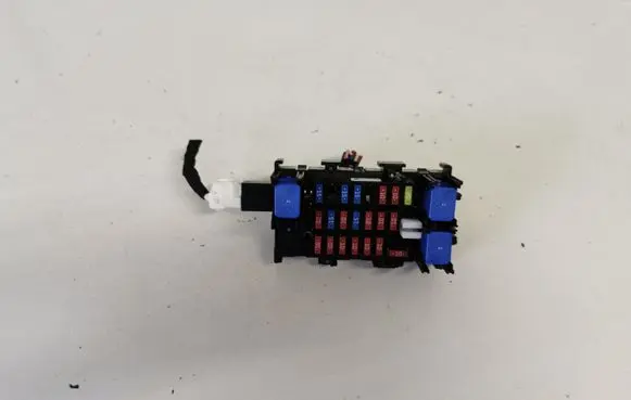 Nissan Leaf II (ZE1) Fuse module