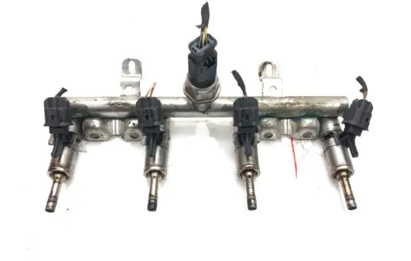 Peugeot 5008 Fuel main line pipe