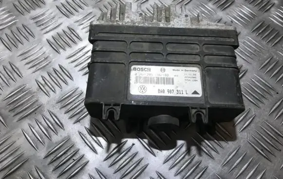 Volkswagen PASSAT B3 Engine control unit/module 8a0907311l 0261203188