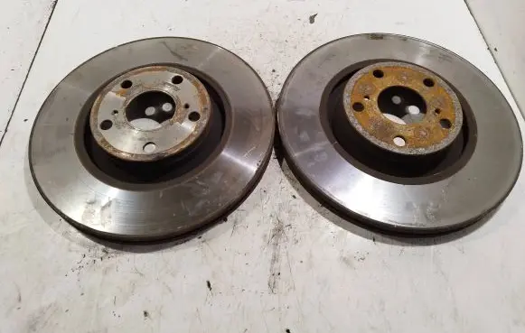 Toyota Avensis T270 Front brake disc