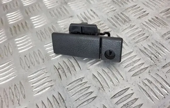 Suzuki Grand Vitara II Glove box handle 