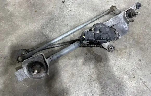 Opel Insignia A Front wiper linkage and motor 13227392