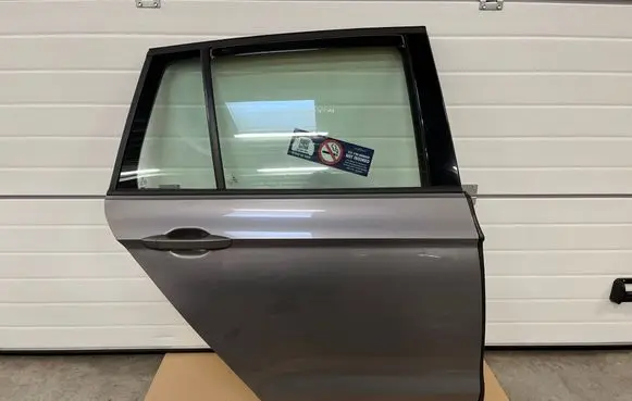 Volkswagen Golf Sportsvan Rear door 