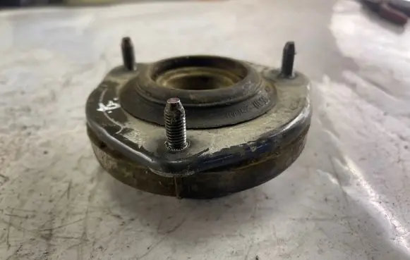 Hyundai Accent Coil spring/strut mount 
