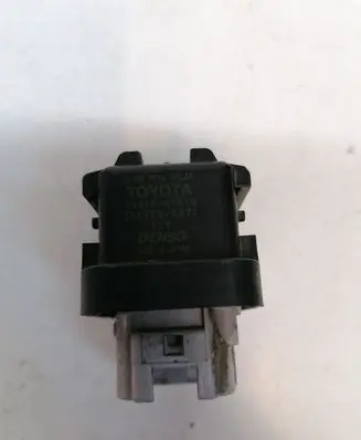 Toyota Avensis T250 Glow plug pre-heat relay 2861067010 1567000671