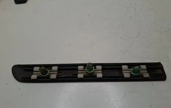 BMW 3 E46 Fender trim (molding) 8208448