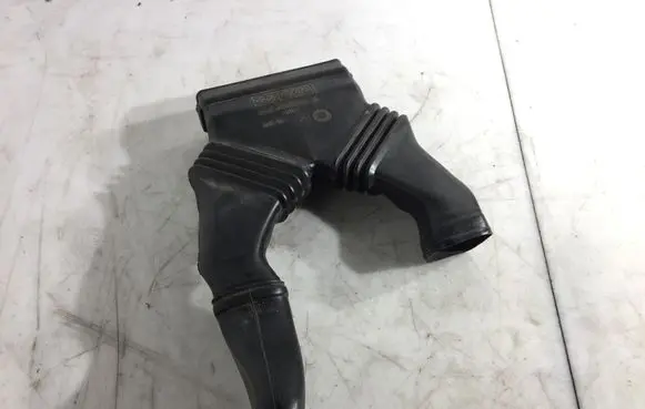 Ford Focus Air intake hose/pipe 3M5178018W12 D2L4A