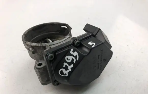 Volkswagen Golf V Throttle valve 03G128063Q