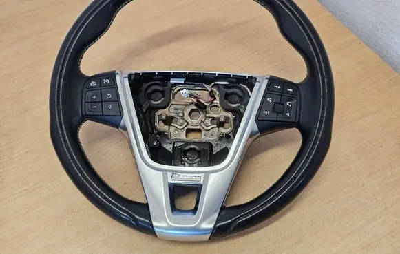 Volvo V60 Steering wheel 31332927 34152641B