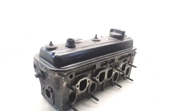 Volkswagen Golf III Engine head 028103373N
