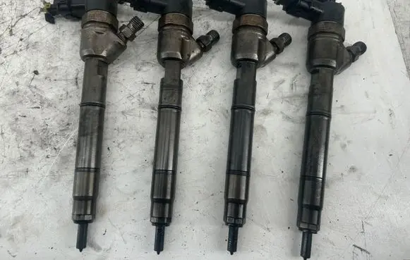 Hyundai i40 Fuel injectors set 0445110320