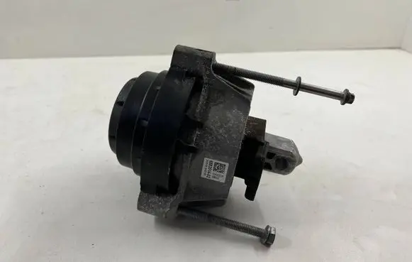 BMW 5 G30 G31 Engine mount bracket 6883514