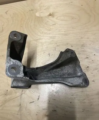 BMW 1 F20 F21 Engine mounting bracket 6788606 678860601