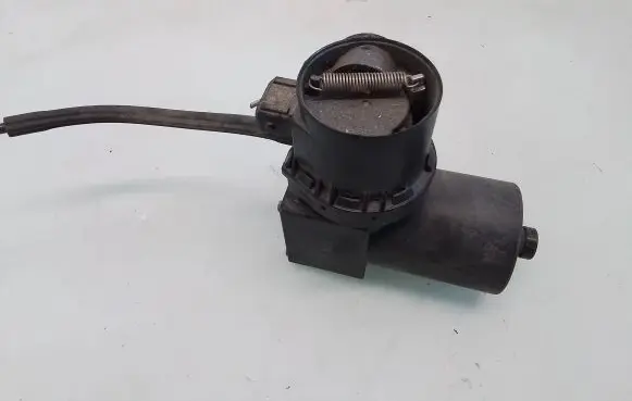 Volkswagen Golf II Central locking vacuum pump 226021