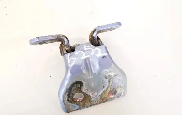 Hyundai Getz Rear door lower hinge