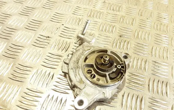 Toyota Yaris Vacuum pump