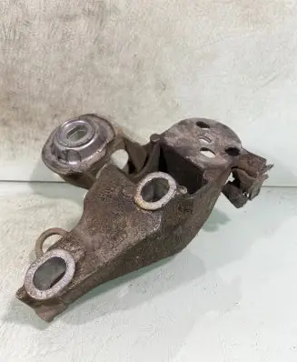 Audi A6 S6 C5 4B Engine mounting bracket 4b0199352