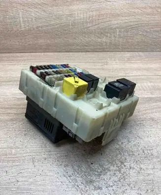 Ford Focus Fuse module 98AG14A073CH 518761002
