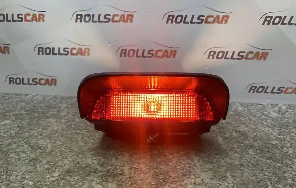 Honda CR-V Third/center stoplight P69939