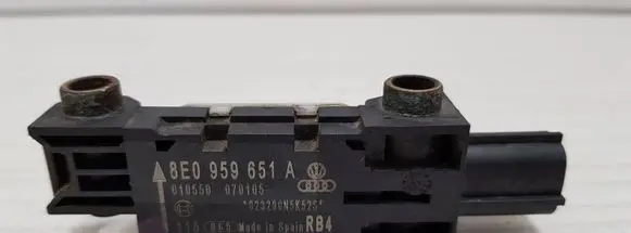 Audi A4 S4 B7 8E 8H Airbag deployment crash/impact sensor 8E0959651A 070105 1055007010