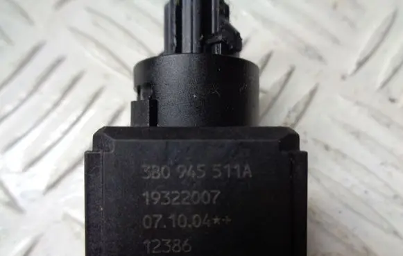 Skoda Octavia Mk2 (1Z) Brake pedal sensor switch 3B0945511A 19322007
