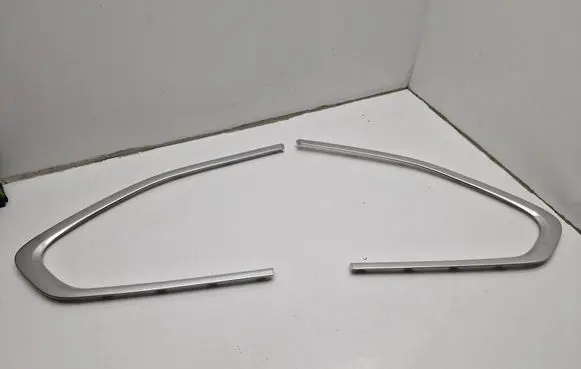 BMW X1 F48 F49 Rear side glass trim 27000831 27000832