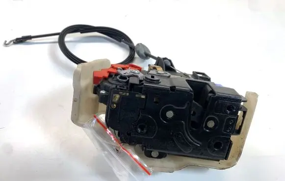 Volkswagen Touran I Rear door lock 