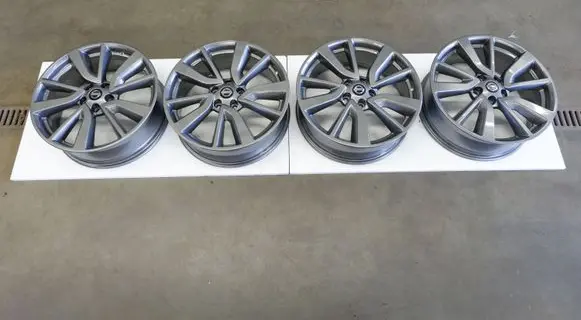 Nissan Qashqai R19 alloy rim D0C004CB3A