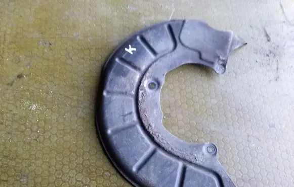 Volkswagen PASSAT B6 Front brake disc dust cover plate 