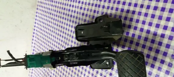 Volkswagen New Beetle Brake pedal 1J1723056AP