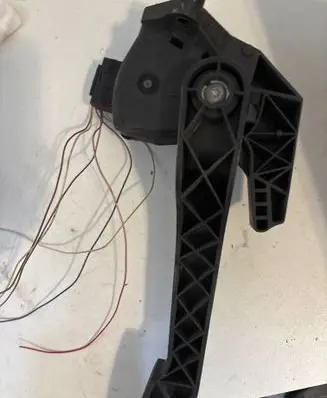 Opel Corsa D Accelerator throttle pedal 6PV00811000 9129423