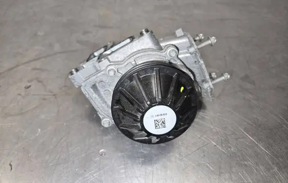 Mercedes-Benz E W214 Water pump A6542000600